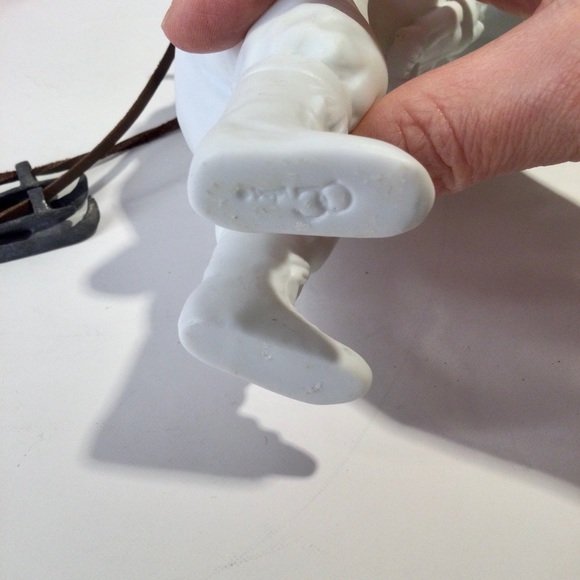 Dept 56 Winter Silhouette Skating Child White Porcelain With Pewter Skat… - Picture 9 of 9